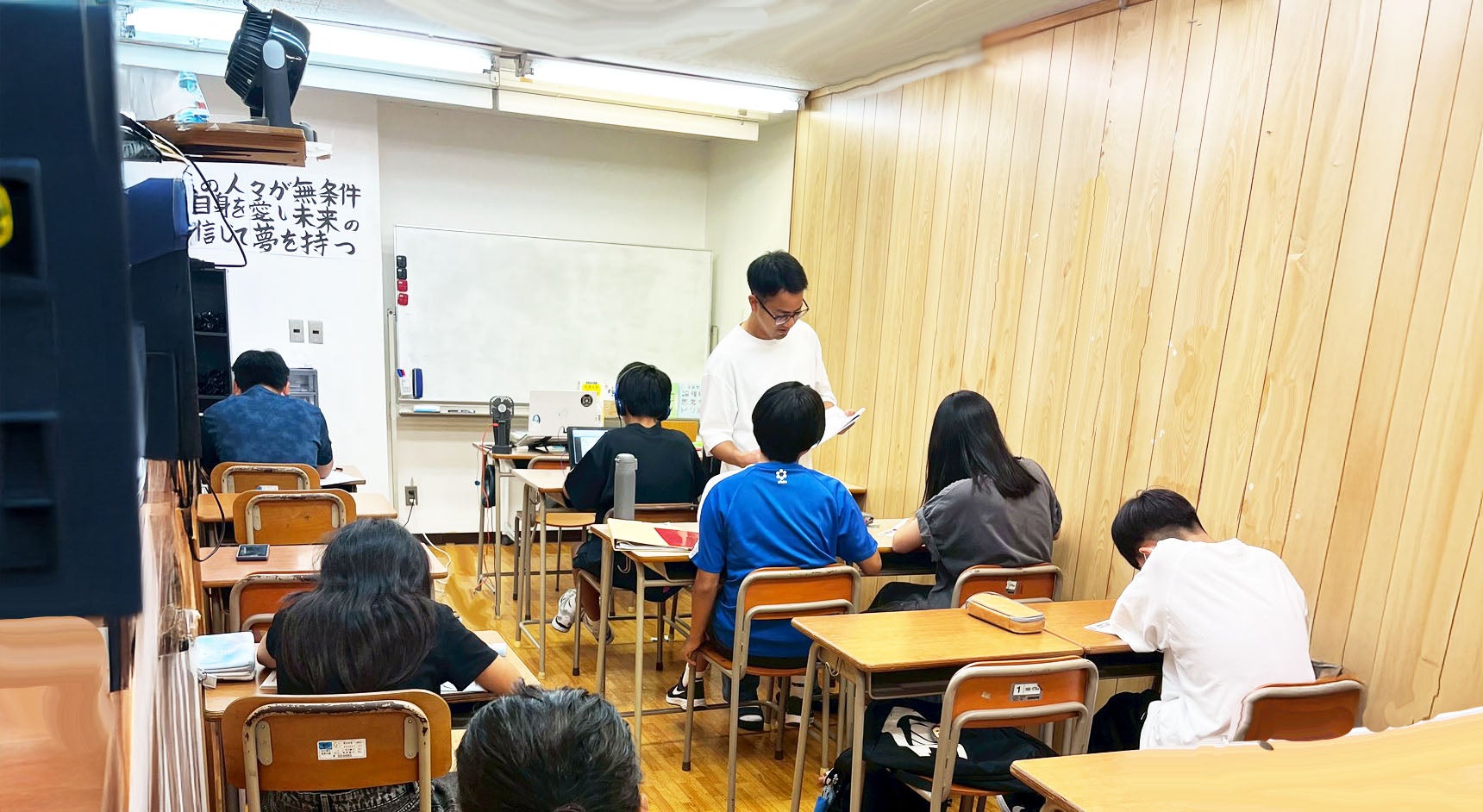 生徒が勉強している様子